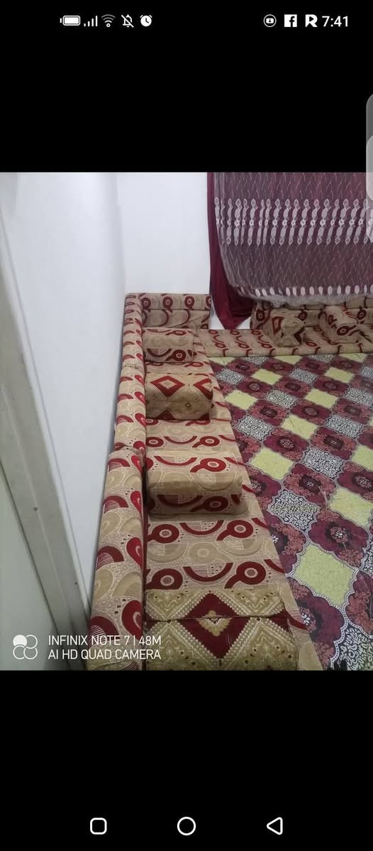 السلام عليكم خوان جلسه ديوان العدد 14 متر نضافه 99_ 100 سعر الجلسه 230  لتوصل (***********)
