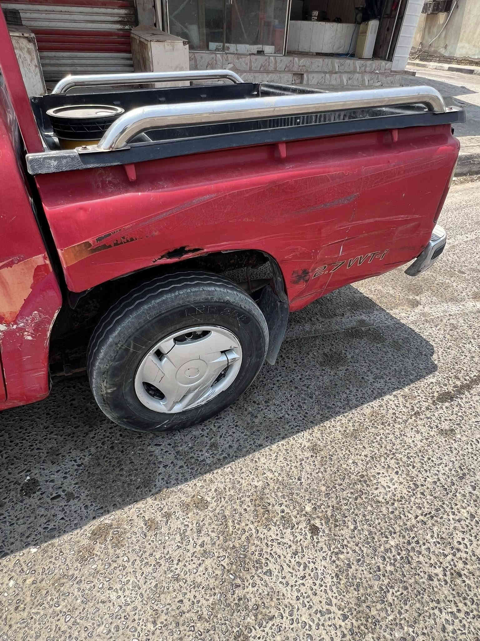 سلام عليكم بيكم هايلكس للبيع موديل 2004 رقم ميسان شاصي مكفول تحويل ثاني يوم بيه ضربه بلبدي وبل مدكر اليسر وخياسات مثل ما موضحات بصوره محرك بيه بكن دواخل نضيفه  بمعنه الكلمه رقم الهاتف *********** المكان البصره سفوان السعر ب90 وبيه مجال حك جيه
