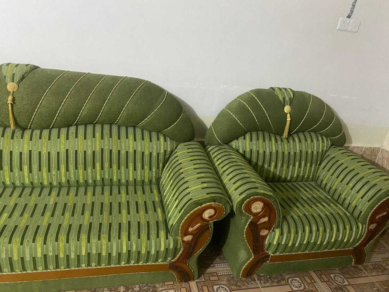 ديوان ١٠ مقعد شغل حطاطه سعر لواحد ٣٥٠ وبي مجال عنوان هيت حي لبكر ***********
