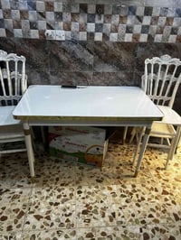 ميز • ٤ كراسي • حي اور بغداد