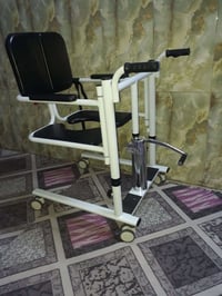 عندي كرسي ناقل مريض هيدروليك للبيع مامستخدم ٠٧٨٠٦٧٠٢٤٥٧