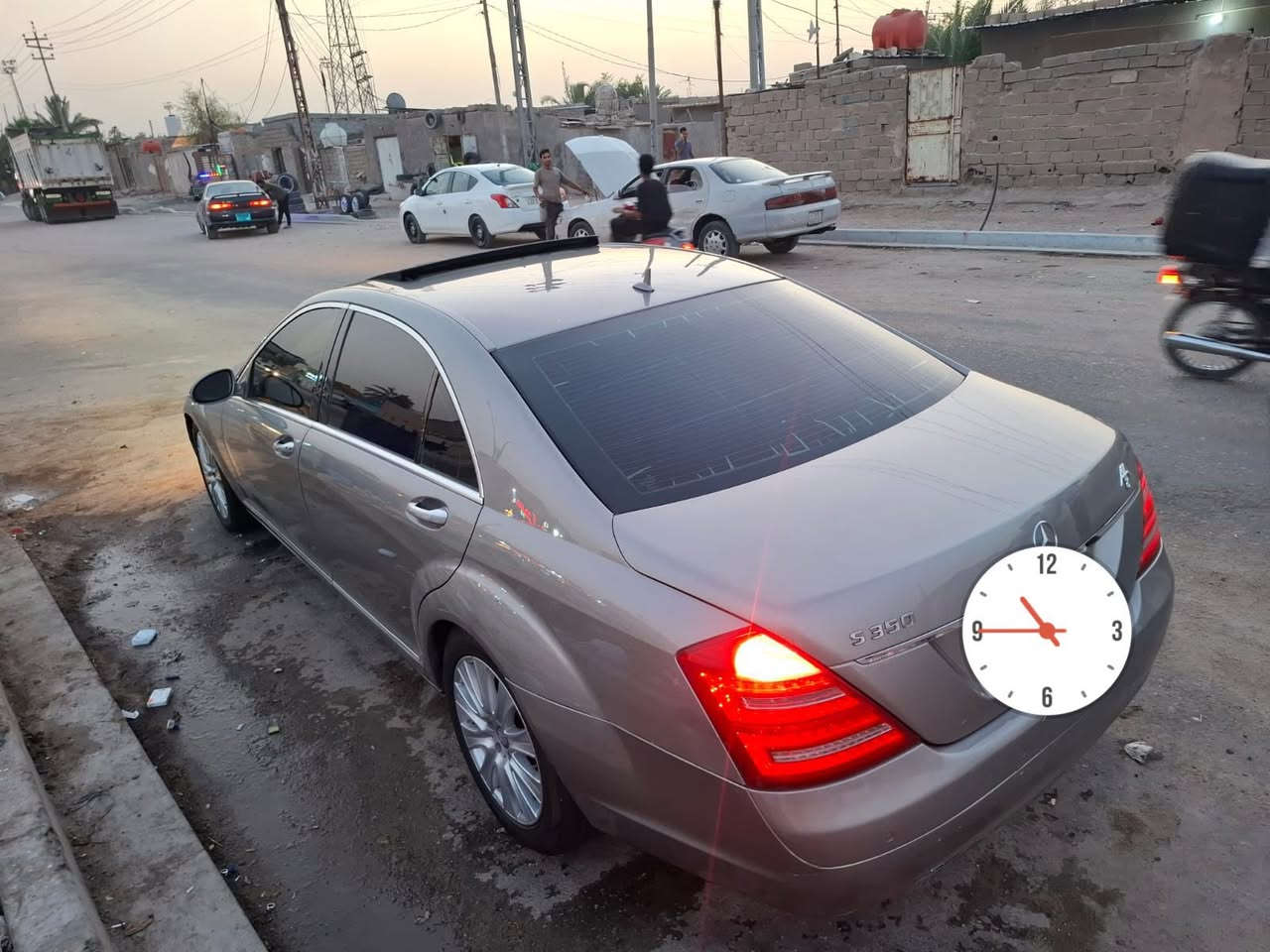 السلام عليكم لبيع مرسيدس ادواتS350 فول موصفات مكفوله من الكص والسرقه والانتربول مكينه وكير بل كارتون تبريد ثلج كهربائيات كلها شغاله تخم تاير حداده جديده السيآره جاهزه من كلشي دواخل جديده مآبيها نقص ولأ برقي العنوآن البصرة السعر 68 الهاتف ***********

