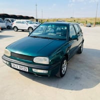 كولف موديل 95 بيها مكانت صبغ طخم تاير ويل كب صدر امامي خلفي السياره بس...