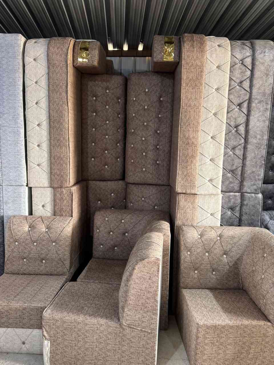 إذا كان للنجاح إسم فهو يتغنى بأسمنا كما تتغنى السماء بتساقط المطر
وإن كان للنجاح دوي صوت أقوى فأسم معرض علوش للأثاث والأجهزة المنزلية كصوت الرعد المدوي 
لله الحمد حتى يبلغ الحمد منتهاه
تم وصول وجبة جديدة من الدواويين ذات المنشأ والألوان التي تضيف لمسة جمال وأناقة لمنزلكم كما عودناكم دائماً بتوفر كل ماهو جديد ومتين ويسر عين الناظرين 
الزبائن الذي تم الحجز مسبقاً يرجى زيارتنا .. كما نتشرف بوجود جميع الزبائن الكرام
ما عليكم سوى الإختيار ونحن نقوم بأعمال التوصيل لكافة محافظاتنا العزيزة وكذلك منطقتنا الجميلة
نسعى دائماً لنكون الأول بمجال عملنا لأننا الأصدق الأفضل
للاستفسار والطلب الأتصال على الأرقام التالية 
***********
***********

@إشارة
مجمع علوش للأثاث المنزلي المستخدم والجديد
