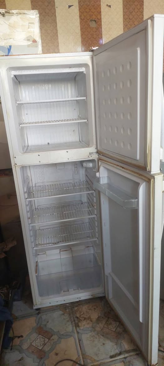 ثلاجه لبيع نضيفه شرط التجميد
*********** عمارة, ميسان
