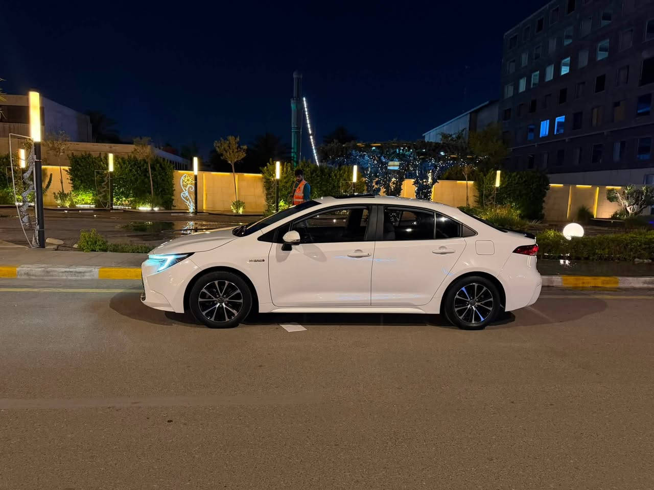 كورلا ليفين علامة زركة 2024 للبيع 🚗✅
السيارة كفالة عامة ماعده رصعة مسحوبة pdr كلش بسيطة  وتكحيله بسيطه وممبينه بل باب ☑️

ممشى السيارة : ١٨ الف كيلو فقط ✔️

مواصفات ليفين معروفة:

بصمة تشغيل🫆

فتحة سقف☑️

كامرة خلفية📷

تحديد مسار✔️

مثبت سرعة⚡️

شاشة جبيرة تدعم كار بلي بلوتوث🖥️

هايند بريك بصمة🫆

أوتو هولد✔️

السيارة بأسمي تحويل ثاني يوم✅

هزة جديدة بشهر ثاني☑️

السيارة نضيفة وجديده بلعافية عل ياخذها✅

مكان السيارة :بغداد ظهر مستشفى اليرموك🏠

السعر : 152 وبيها شي بسيط حك جية‼️

للتواصل : *********** متوفر واتساب
