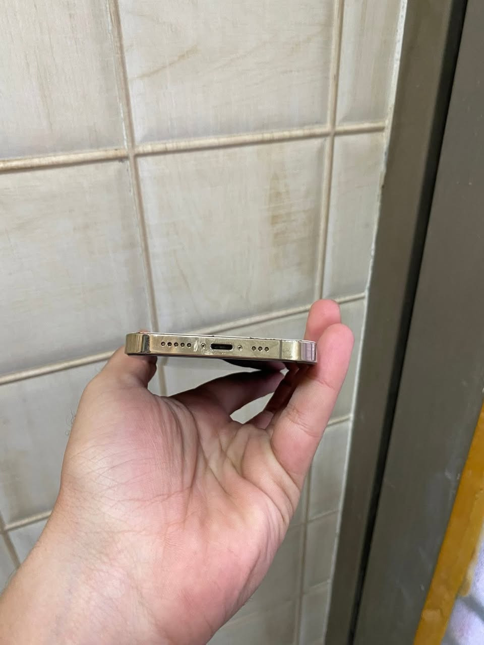 للبيع او المراوس 
ايفون 12 برو ذاكره 128 
بطاريه 100 مبدله اصليه
شاشه مبدله نوعيه مرتبه وضهر هم وبي فطر بسيط
جهاز مرتب 
سعر 190 وبي مجال
بس بي مشكله بسيطه مرات يرست 
***********
