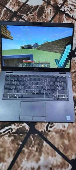 السلام عليكم لابتوب ديل 5300معالج كور اي5 الجيل 8 
الهارد 256ssd
رام16  
كرت الشاشه 4شير داخل 
حجم الشاشه 13.3
يشغل ببجي 90افريم 
ويشغل ماين كرافت يعني لابتوب زين 
لابتوب نضيف 95%
ملاحظة بسيطه عندك الشاشه بيها خط اصغير بس ما مأثر على الشاشه وتجي وتفحص على راحتك 
يجي ويا شاحنه الاصليه مالته ويجي ويا الجنطه ويجي ويا ماوس
ودقة الشاشه كلش زينه 
سعره 225روح ودور بل سوك ماكو هيج سعر 
مكاني بصره صبخة العرب 
رقم***********
