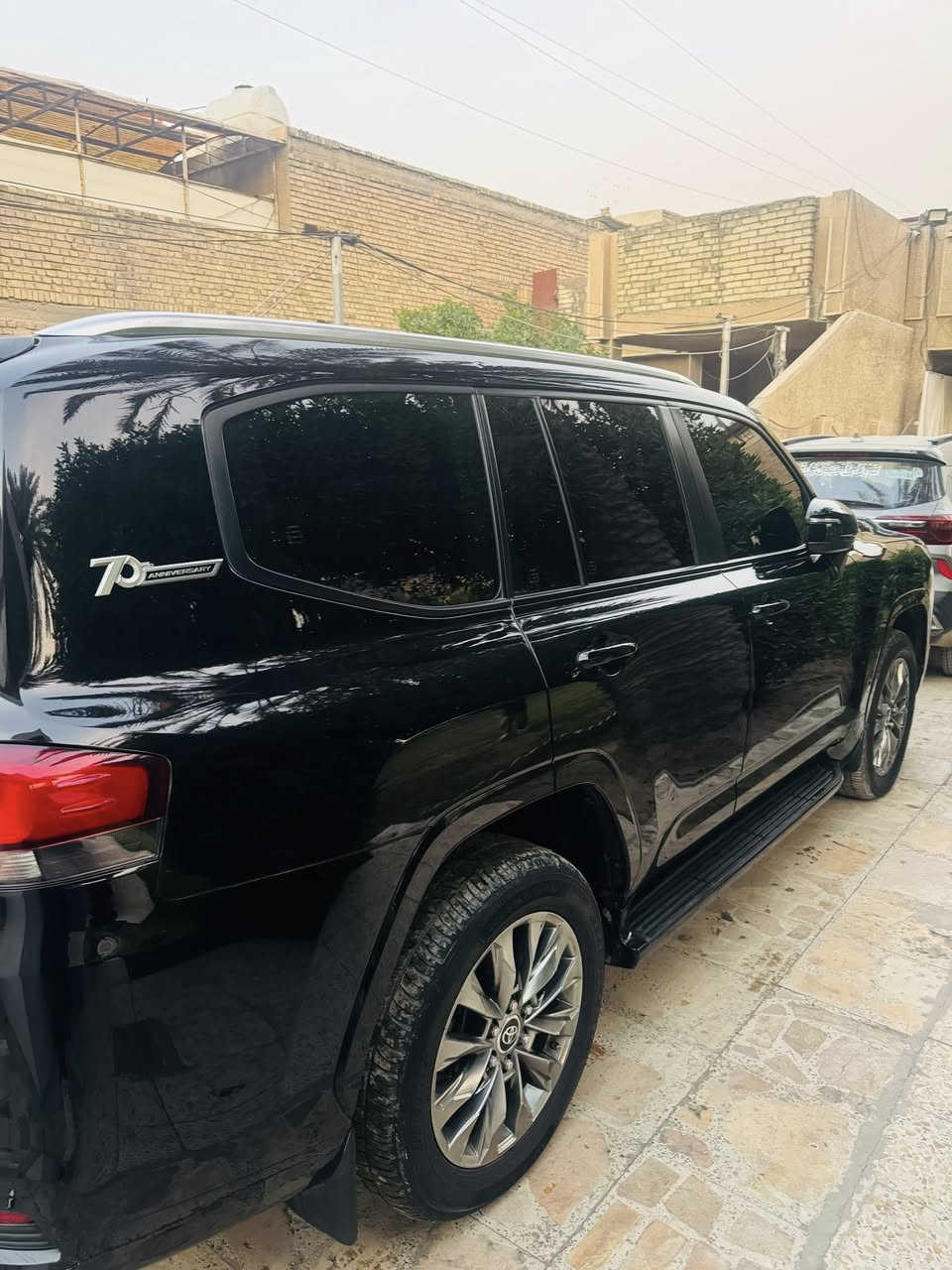 لاند كروز 2022 ساز GXR 
مغلفة PPF ضمان 10 سنوات + درع جام 
مكفولة من كل شي السيارة 
رقم بغداد ماشية 17 الف 
السعر 64
 ***********
