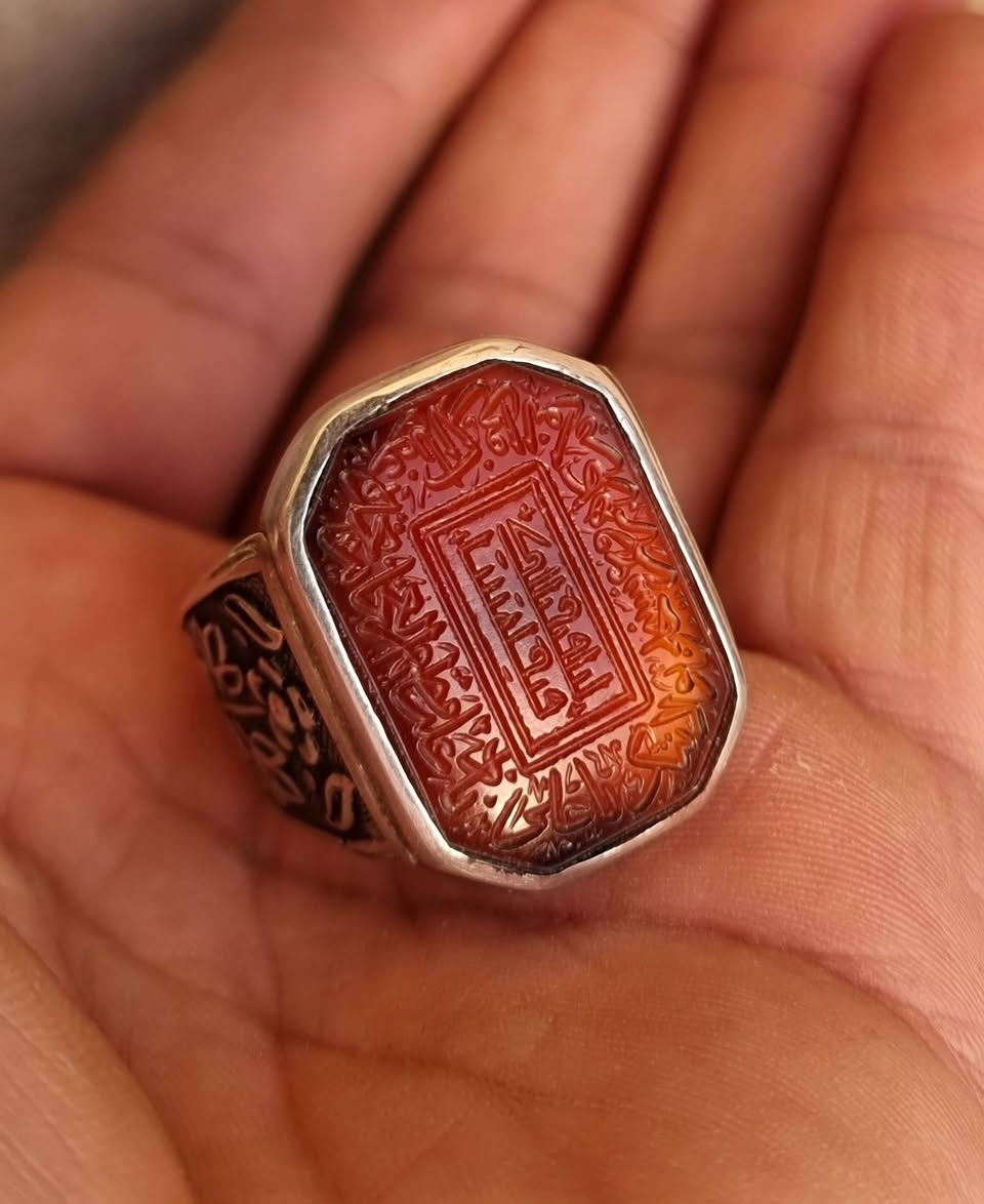 عقيق يماني زعفران مخطوط خط يدوي 
🔥نادي عليآ مظهر العجائب تجده عونآ لك في النوائب كل هم وغم سينجلي بولايتك يا علي يا علي يا علي 🔥بصياغه يدويه ثقيله للبيع مكاني بغداد يوجد توصيل إلى جميع المحافظات للبيع فقط فقط أحبتي الغوالي ما اراوس بس ابيع 
***********
