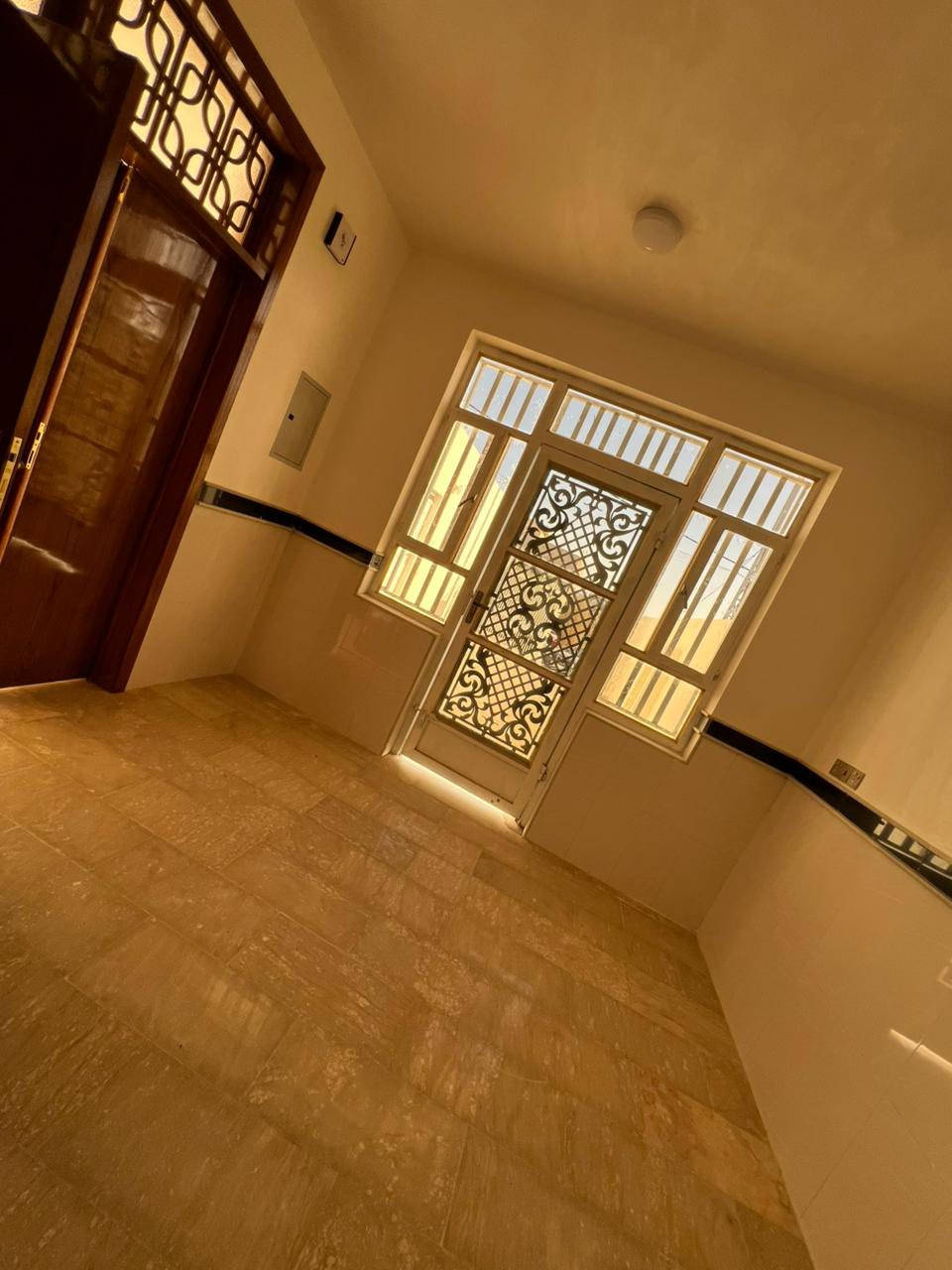 � دار  للبيع – بابل / الحلة
📍 الوردية خارج (خلف مستشفى الكفيل)
📐 المساحة: 200 متر | طابو صرف
 🛋️صالة واستقبال + مطبخ 
🛏 4 غرف نوم | 🛁 2 حمام
🛒 يحتوي على محل تجاري
📞 للتواصل: المهندس علي أحمد ***********
                    المهندسة سديم       ***********
