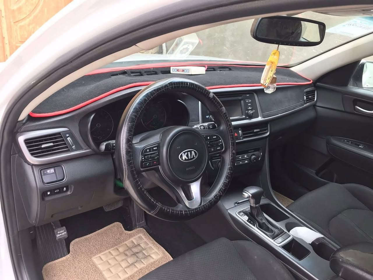 كيا اوبتيما وارد امريكي ضربتها كلش خفيفه الجاملغ والبنيد ومصلحات نفسهن يعني السياره لبيل واحد موديل 2017 رقم سليمانيه الدولي باسم ولد من البصره وصور الضربه بامريكه منشوره وي الصور السعر 137 رقم الهاتف ***********
(مكلف بنشر )
