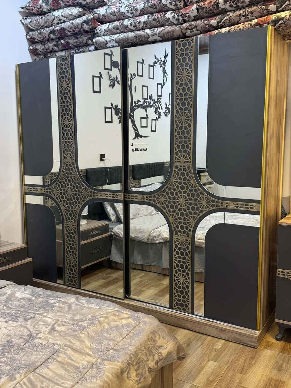 سلام وعليكم غرفه تركي جديده مستعمله شهرين 5قطع بعده جديده ويه توشك سعره 525بيه مجال شي قليل مكاني موصل تل رمان هذه رقمي ما بي وتساب***********
