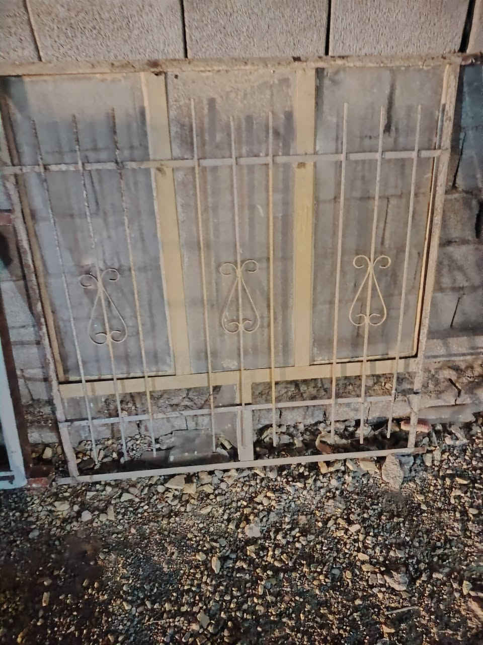 شبابيج عدد 3 جديد لبيع السعر 150 وبيه مجال قليل ***********
