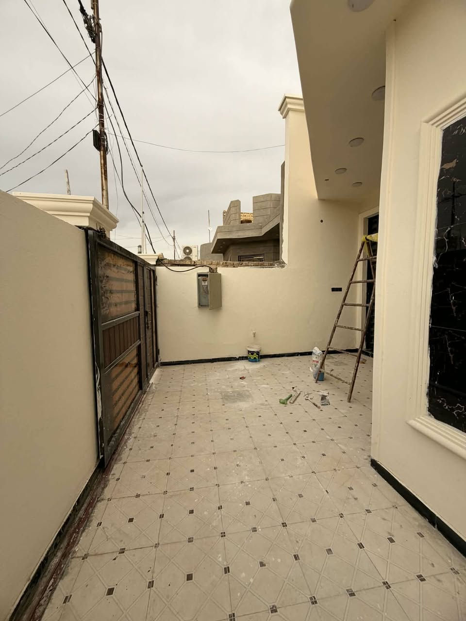 اعلان دار للبيع /🚩

كونكريت مسلح بناء حديث /🛂 

دار للبيع طابو زراعي المساحه 200متر /
سند 25 /

العنوان مجمع توحيد طريق السنيه السياحي /🛣️

الواجهة 10 النزال 20 /↔️ 

يحتوي الدار على /

كراج سياره كبير /🚗 
استقبال كبيره /
صاله مطبخ /♨️ 
غرفه نوم عدد 2 /
صحيات داخليه وخارجيه /🛁 
مناور درج دور تصميم حديث /✨ 
منضومة سبالت /❄️ 
منضومة كامرات /📹 
الأرضية بورسلاين تركي /

مراجعة مكتب قصر الباشا للعقار /🚩 

العنوان المكتب شارع أسواق طيبه /🚩 
مجاور أسواق دجله /🌠 

مكتب احمد الشمري للأستثمار وتطوير/🏗️ 
 العقاري /🛂 

⏰ الاشتراك متابعه 🚩 الصفحه /👉 
🛑 تجدون أكثر العروض /👌

الاتصال على الرقام التاليه /☎️ 

( *********** )  👉📞

( *********** ) 👉📞 

-----------------------------------------------------------
