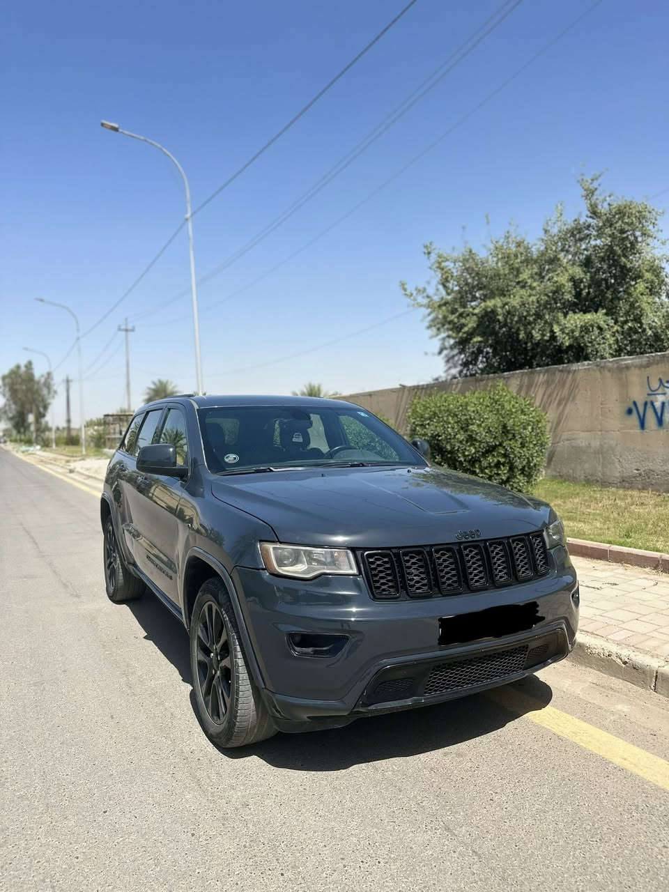 السلام عليكم
جيب كراند شيروكي 2018 بلاك توب وارد امريكي 
رقم بغداد مشروع وطني باسمي تحويل مباشر 
حادثها سطحي فقط البنيد ضربتها خفيفه 
اللغد والشاصي والدواخل مكفولات بدون اي ضرر 
صور الحادث بالمنشور 
وسونار موجود
ماشيه 71 الف ميل 
لون مميز 
* مواصفاتها
1- رادار خلفي 
2- حساسات خلفيه
3- فور ويل 4*4 
4- نظام اطفاء المحرك عند التوقف 
5- تشغيل عن بعد 
6- صندوق كهرباء 
7- كشنات تدفئه وتجي مطعم جلد وشامو  
8- شفتات بالستيرن وستيرن تدفئه 
9- دمام خلفي 
10- ويل بلاك توب حجم 20 
وبقيه المواصفات المعروفه 
السعر ( 205 ورقه ) 
مكاني بغداد / العامرية 
رقمي *********** ( واتس / محمول )
