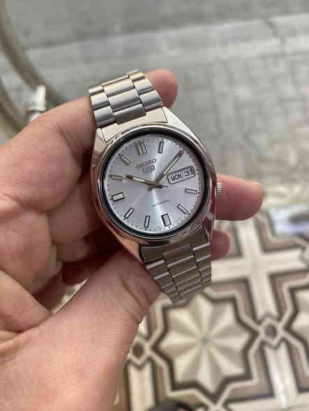 #SEIKO 5 
#سيكو 5 ياباني آصلي كامل المرفات وكالة 
جديد غير مستخدم 
موديل SNXS73K
اوتو ماتك 21 حجر 
قطر 37.45
مقاومة الماء 30 متر 
ارقام لامينوس 
السعر جدا طيب الحجز او اي استفسار خاص 
او واتساب ***********
يوجد توصيل داخل وخارج العراق
