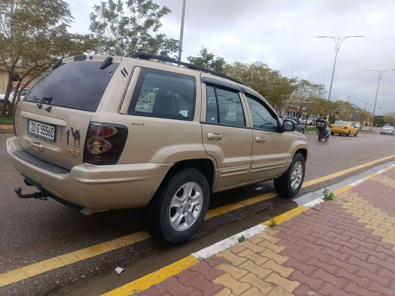 للبيع جيب شيروكي موديل 2001
8 سلندر فول لمتدد رقم سليمانيه هزه وبراد جديد 
شاشه ايباد كامره سقف سلايت كاعيه جلد تخم تايرات وياله حجم 17 كير محرك اكسل بشرط بيه جاملغ واحد فقط امامي مبدل ببلاد الباقي بشرط سياره ناعمه نظيفه حلوه مكانها قضاء كلار 
السعر 74 وبي مجال بسيط اذا شراي اتصل ***********
