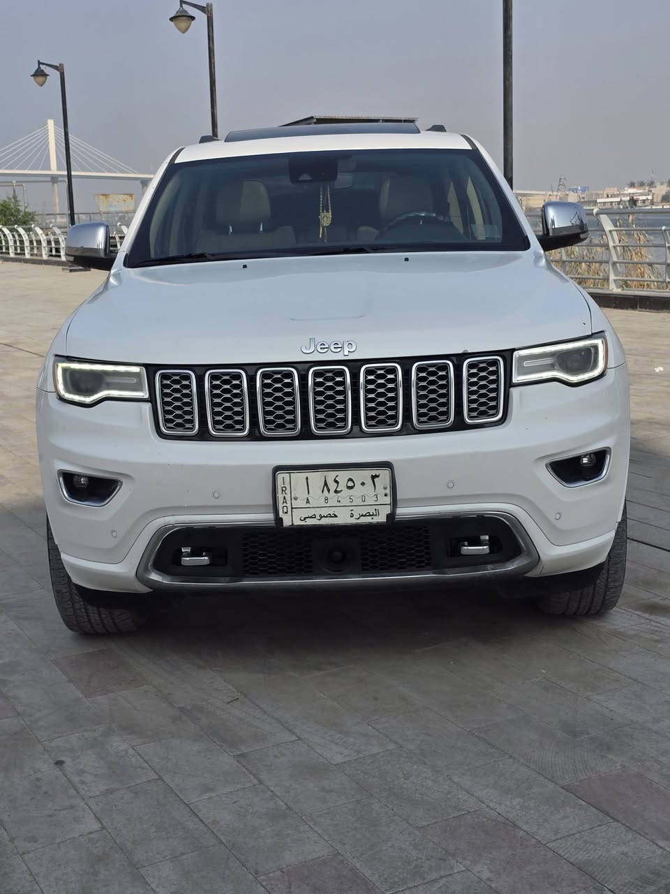 السلام عليكم
جيب اوفر لاند كندي موديل 2018 فول موصفات للاخير جديده 
المواصفات 
بانوراما 
بصمة ابواب 
تشغيل عن بعد 
رادارات 
حساسات امامية + خلفية 
شاشة 
كاميرا 
كشنات جلد 
كشنات تدفئه + تبريد 
كشنات كهرباء 2
ذاكرة خزن ميموري 
ماوس 
تحكم ستيرن جهتين 
كروز سرعة 
شفتات ستيرن 
لايت زنون 
بلوجكتور زنون 
لد امامي 
سستم صوت سماعات + دمام خلفي 
فور ويل 4x4  
مكينة 6 سلندر 
 3600 
الون : ابيض صدفي  
 جديدة كلش حلوة
السعر : 230 ترهم مراوس أو نقد
العنوان : البصرة الجبيلة 
للاستفسار . ***********
