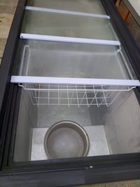 ثلاجة مجمدة • مستخدمة شهرين • حجم 16