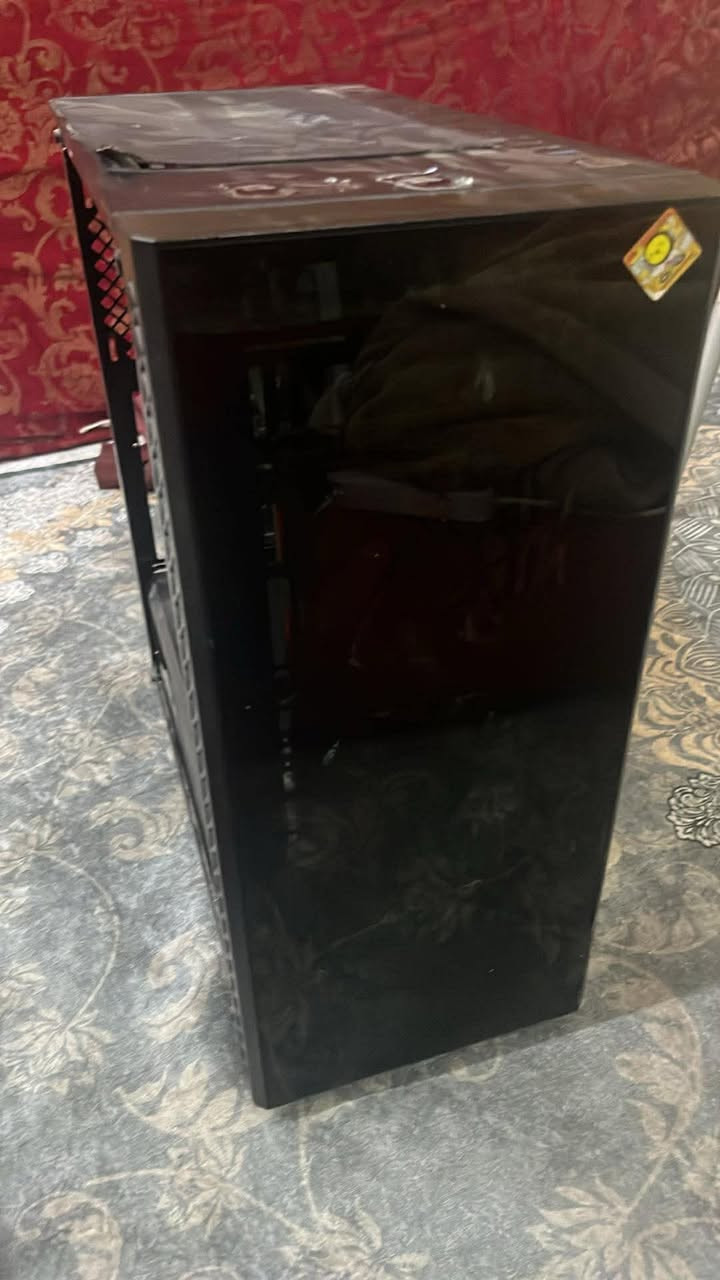 سلام عليكم يوجد بيسي كيمنك موصفات متوسطه وسعر مناسب 
كارت الشاشه1650 سوبر
معالج رايدن 5 2600
رامات16 كورسي ار جي بي 3600
مذربوردb450pro
بيسي جاهز وشغال فقط جامت الكيس مكسوره 
*********** الاتصال او راسلني 
 ارجي بي رامات ومراوح بالعافيه على ياخذها بيها اسس دي 256
وهارد1تيره
