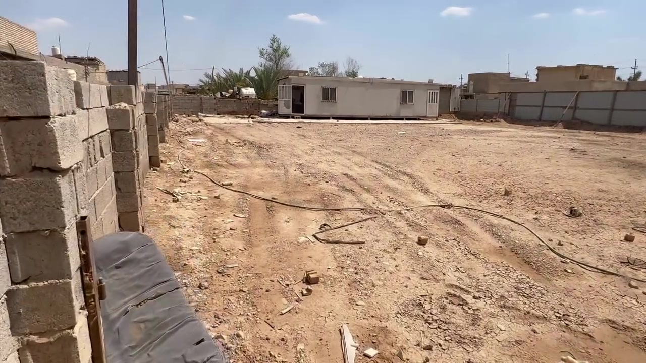 السلام عليكم كراج ليجار العنوان قرب مطعم يدوان 
داخل الكراج قرفه ومقاسل ***********
