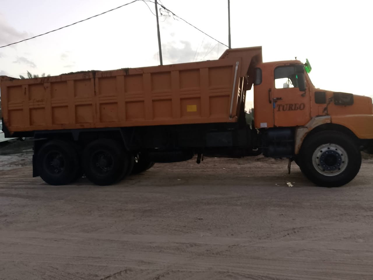 سلام عليكم للبيع فالفو موديل 82 محرك مكفول شاصي مكفول كير مكفول سياره نضيفه مكينه ان 10 رقم بغداد انكليزي مكاني واسط قضاء الصويره للاستفسار الاتصال ***********@ ‏‪***********‬‏ حجي رحيم المعموري
