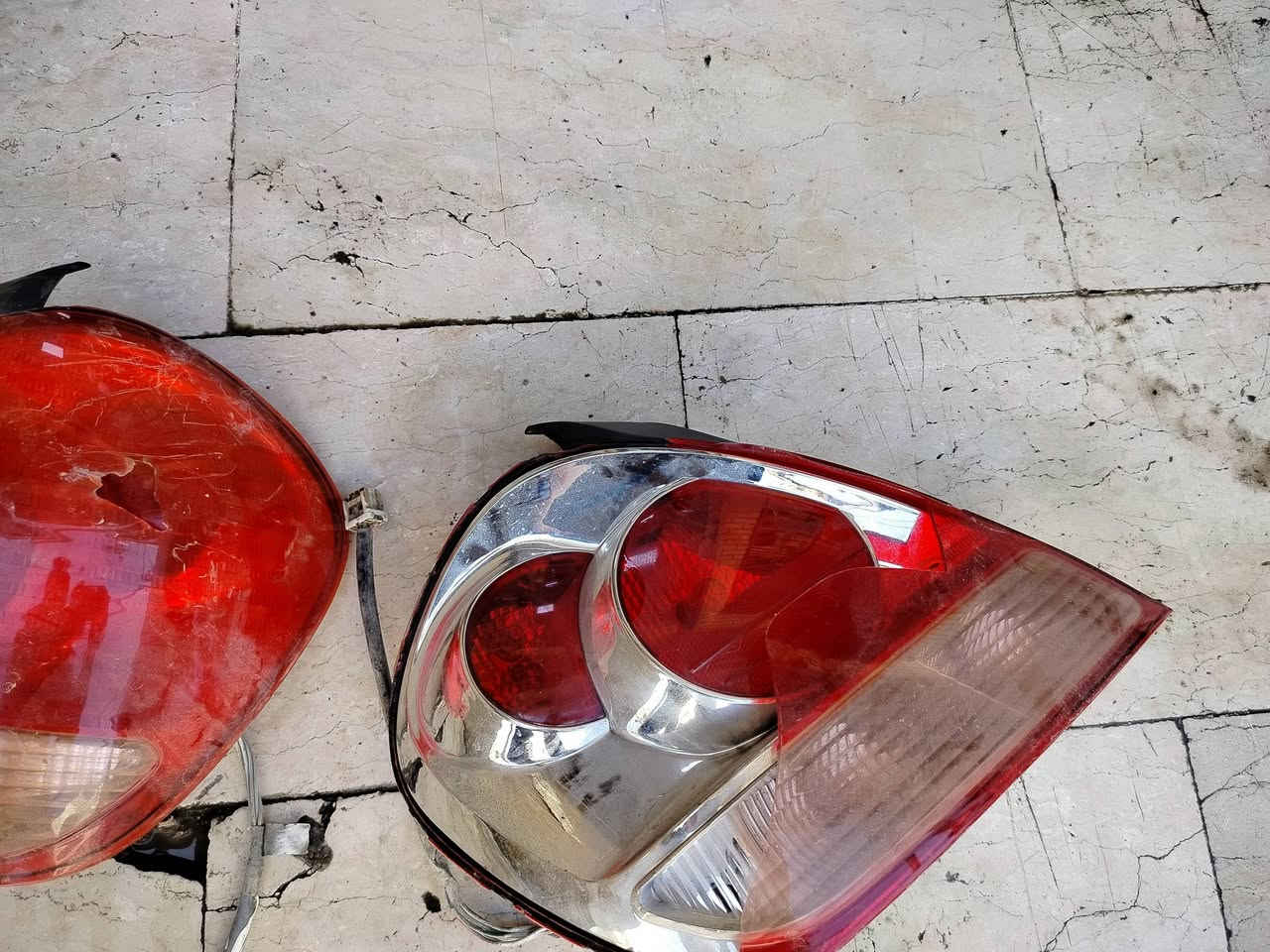 زوج بكلايت هو والظفيرة ضرره الجامة الخارجية جهة اليمنى كسر بسيط وجهة اليسرى الجامة كلها مكسورة واضح بالصورة سعرهن 40 المكان بغداد كرادة
اتصل بالولد الموجودات يمه ***********
