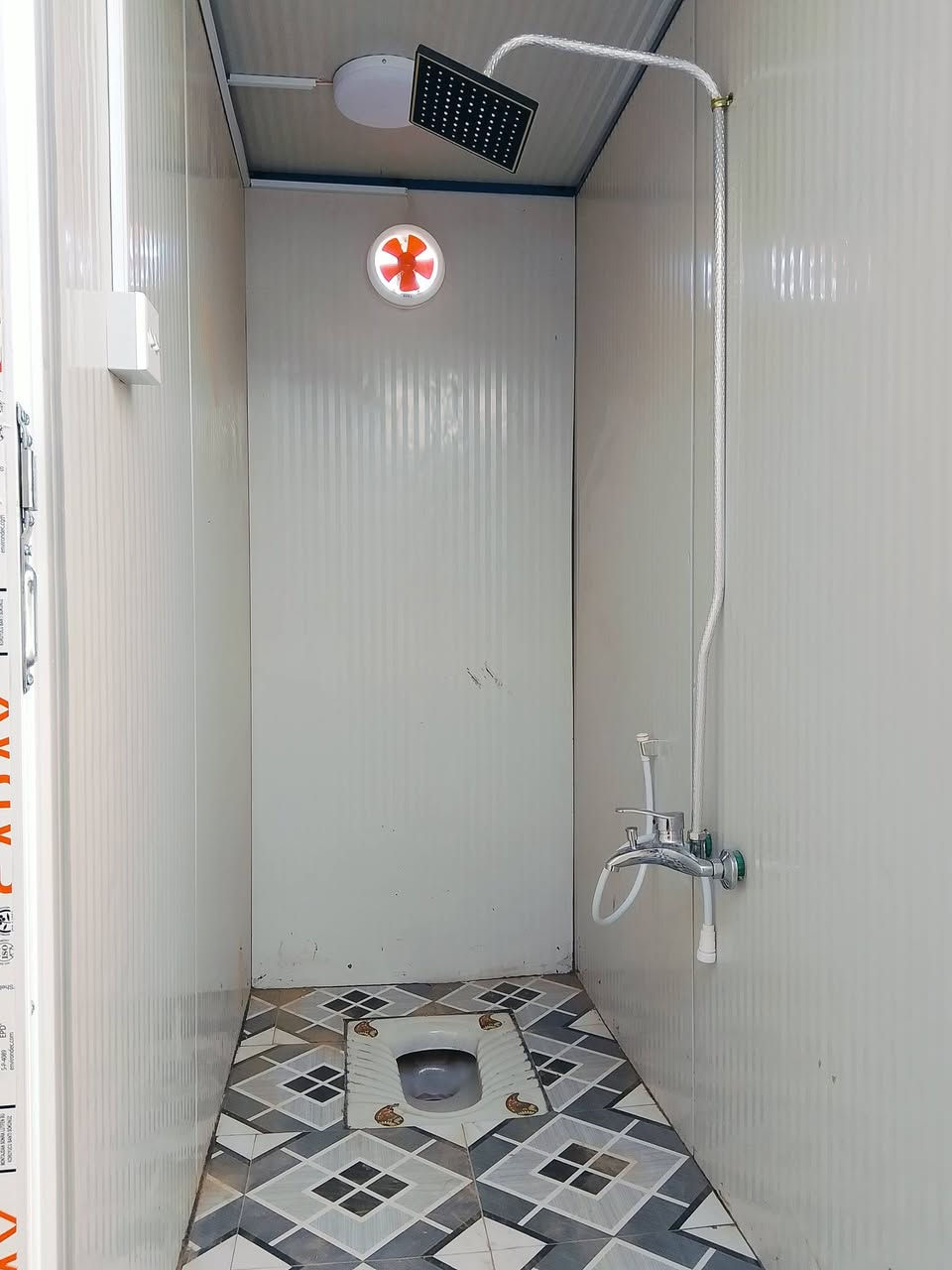 المكان الديوانيه متر مترين

***********
