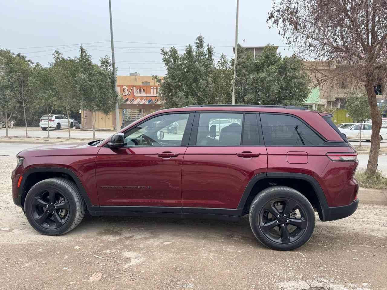 السلام عليكم
للبيع جيب موديل ٢٠٢٣رقم بغداد بسمي 
٥راكب ماشيه ٣٨ فول مواصفات فتحه كشانه جلد ومخمل وكهرباء وتدفئته وستيرن مكفوله من الصبغ  
***********
