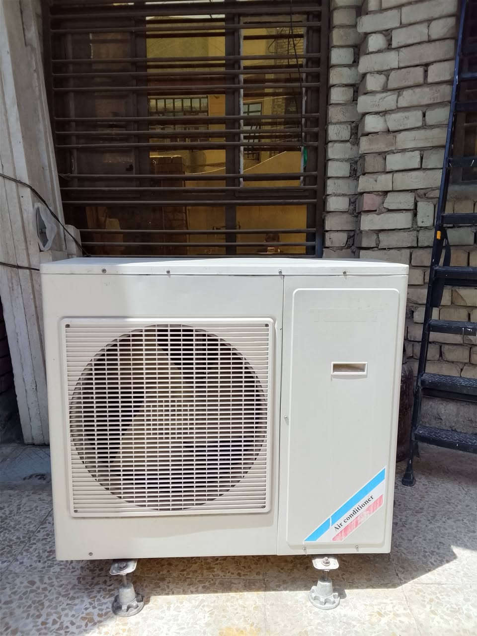 السلام عليكم 
توسوت 3 طن باب أول نضيف نسبه نضافته 80% بلادي غاز مقفول نقص بواري السعر 650 و بي مجال ضمان التشغيل العنوان بغداد للاستفسار ***********(غير متواجد على الفيس)
