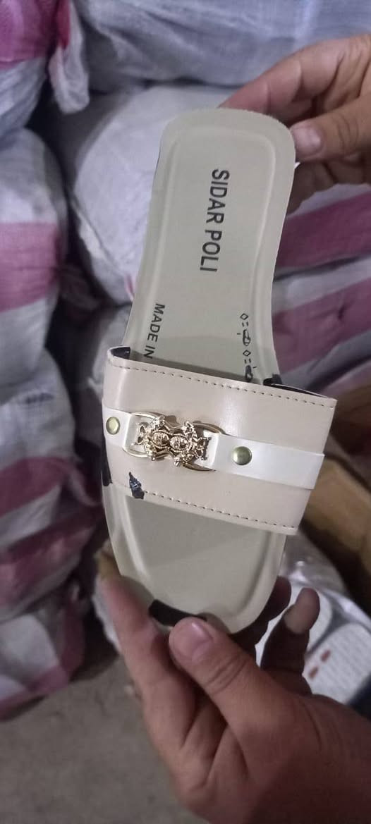 سلام عليكم.      البيع بضاعه. تركيا.    درجه.  وآله.     موجوده دخل محافظة بابل.   البيع بسسعر.  مناسب. جدا.   جدا. سسعر. درزن. 000 15. الف دينار  يوجد كميات كبيرة قياس  الإنسائي  37ال 40.   وال رجالي.  من 40.  45  §        ‏‪***********‬‏
