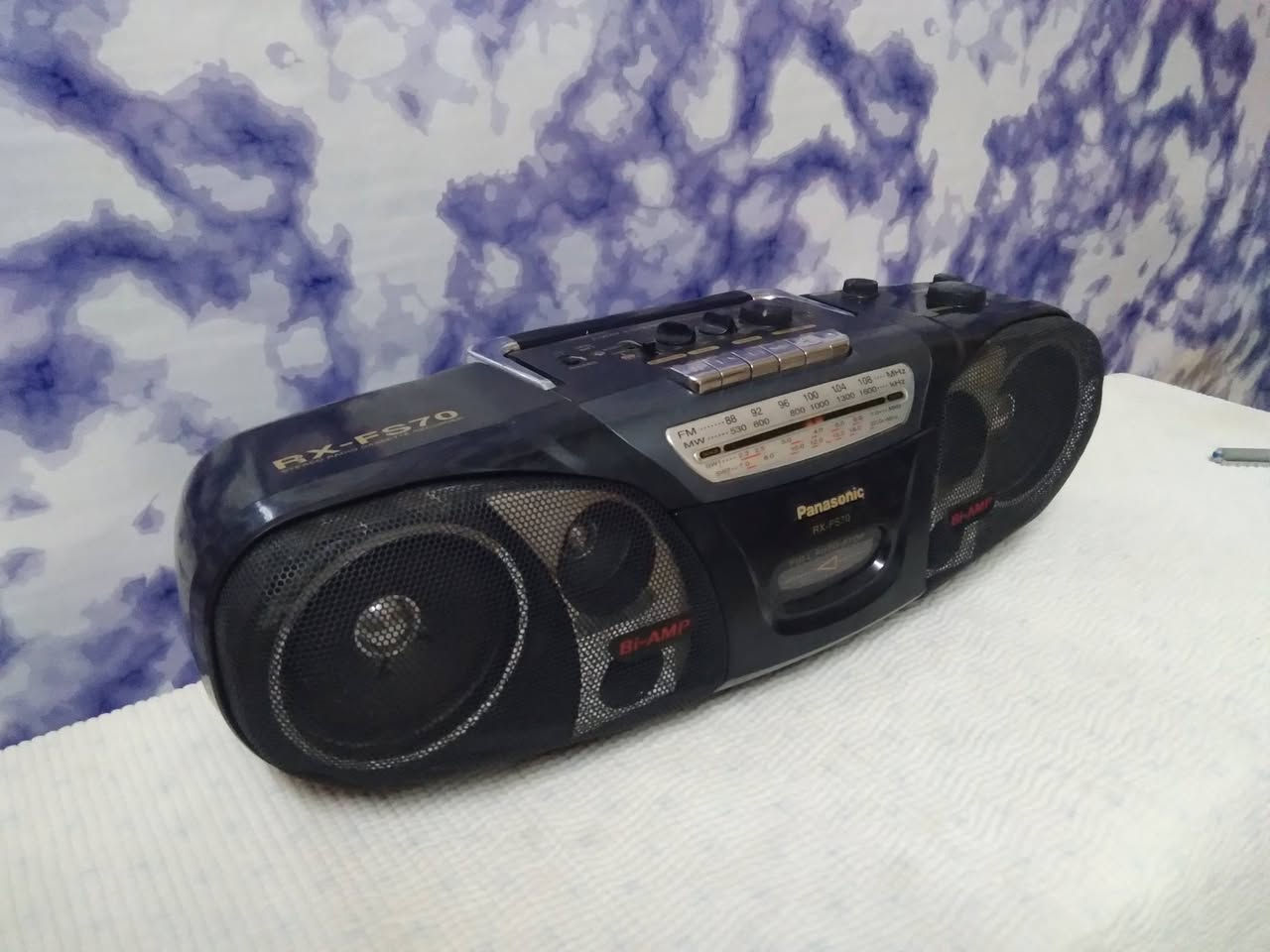 جهاز ماركة Panasonic
راديو 4 موجات
مسجل شغال بالكامل 
ميزةfull auto stop 
صوت صافي ونقي
كهرباء 220وبطارية 6
واتس اب ***********
يوجد توصيل
