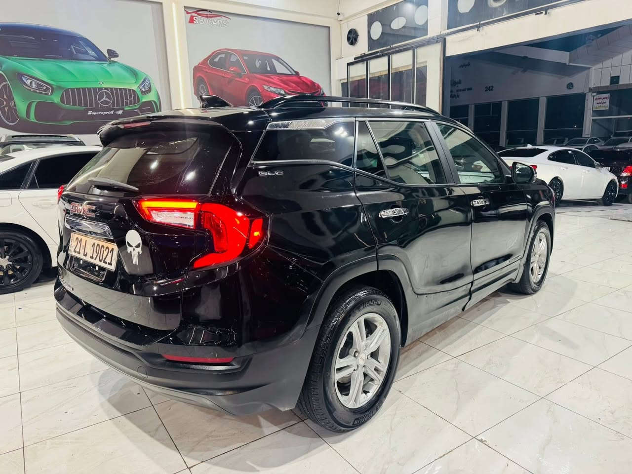 سلام عليكم اخوان جيمسي تيران  sle موديل 2022  للبيع  والمراوسة 146 ورقة وبيها مجال بسيط  بالنسبة للصبغ جم قطعة احسبها عام بكيفك بس البجم امامي كبس والخلفي كبس بشرط بدون اي دواخل مواصفاته فوول عدا فتحة ابواب بصمة كشنات تدفئة كهرباء وشاشة تدعم كار بلاي  gps  وبيها رادار وتحديد مسار وتثبيت السرعة وصندوف شفط وبعد بيها مواصفات وبيها بطاقة بانزين  
مكاني كركوك  ***********
