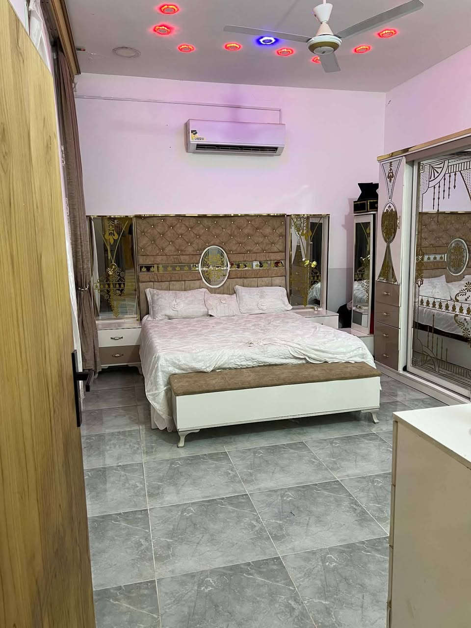 🕋 السلام عليكم 🕋
@الجميع

🏠للبيع بيت مساحته ١٦٠ م طابق واحد الفلوجه 

📍حي جبيل قرب الجسر الثالث
📍 طابو زراعي سند 25 

📍 يبعد عن شارع ٤٠ الترابي ٥٠ م تقريبا 

📍 يحتوي على 

🟩غرفة نوم واحدة 

🟥صاله 

🟩 استقبال 

🟥 مطبخ منور 

🟩صحيات كراج 

📍السعر ٦٠ قابل للتفاوض


**إذا كنت صاحب هذا الإعلان وتريد حذفه لأي سبب، رجاءا أرسل رسالة إلى الدعم الفني**