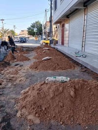 يوجد لدينا كادر لتطبيك جميع انواع الارضيات ( المقرنص~الارصفه~الكابات~ا...