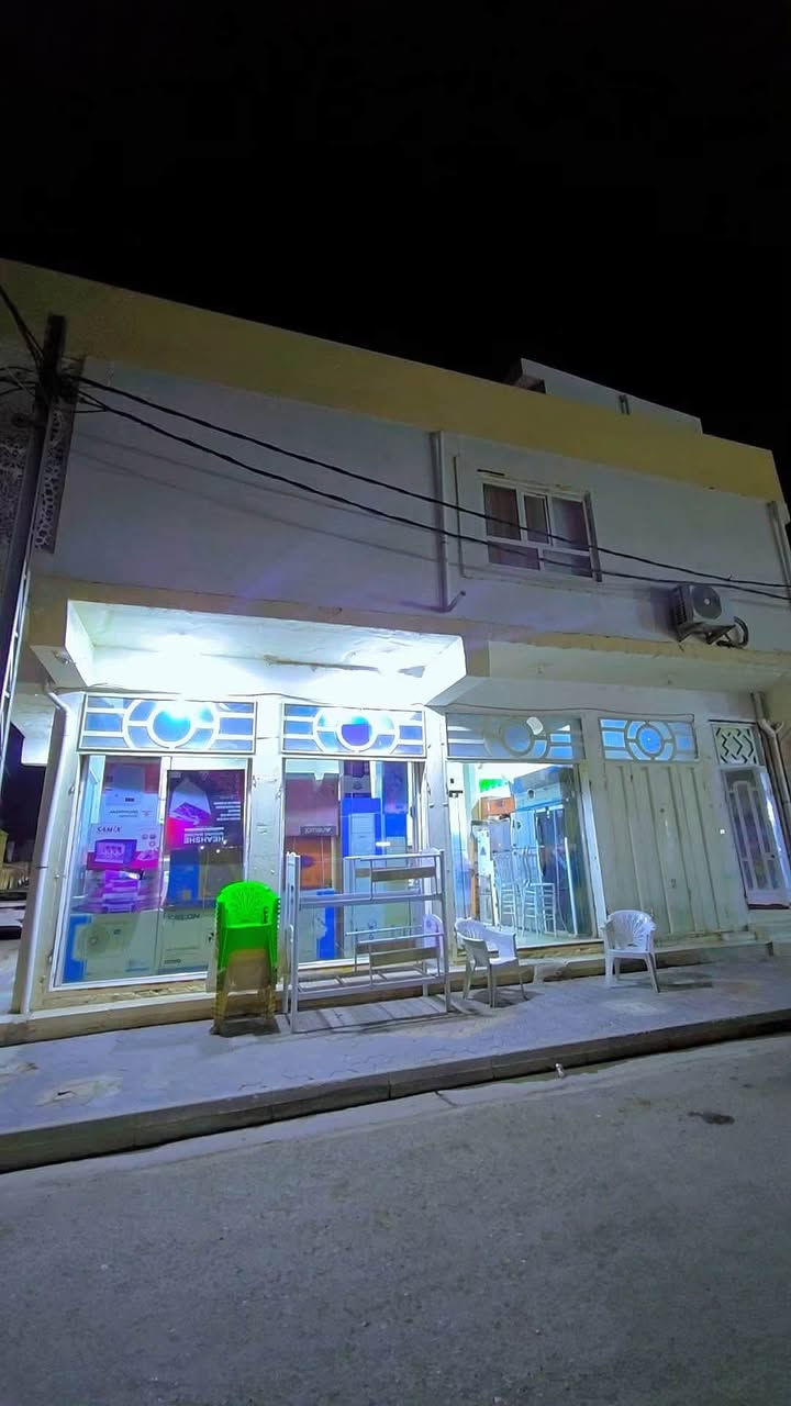 محلات تجارية ( عمارة طابقين ) طابو صرف 
في حي ( الجديدة )- (( سوق الزبيدية ))
بجانب (( عمارة حجي ياسين كريم ))

مساحة ١٥٠ م ((( ركن ))) - شارع بعرض ١٢ م 
بناء - طابوق - سقف صب كونكريت مسلح

طابق الأول :- 
يتكون من ٨ محلات مفتوحات ( قاعة كبيرة ))

طابق الثاني :- 
(( بيت كامل )) - ٢ غرف نوم - صالة - مطبخ - صحيات عدد ٢

مكان مميز جداً تجاري (( تحويل مباشر ))

للاستفسار مراجعة مكتب غازي للعقار   
واسط - الزبيدية - قرب أفران المائدة  *********** 
***********
