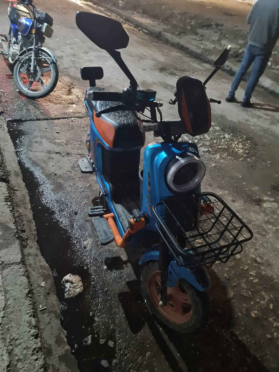 للبيع دراجه شحن مستعمل قليل سعره 450 ادا شراي خابر على رقم***********
