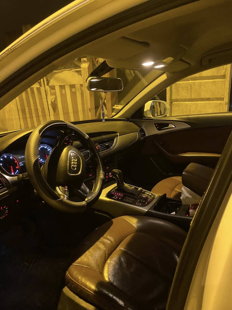 Audi A6 2014 2.0T بۆ فرۆشتن بۆ زانیاری زیاتر پەیوەندی بکەن للبیع  تواصل معي لمزيد من المعلومات***********
