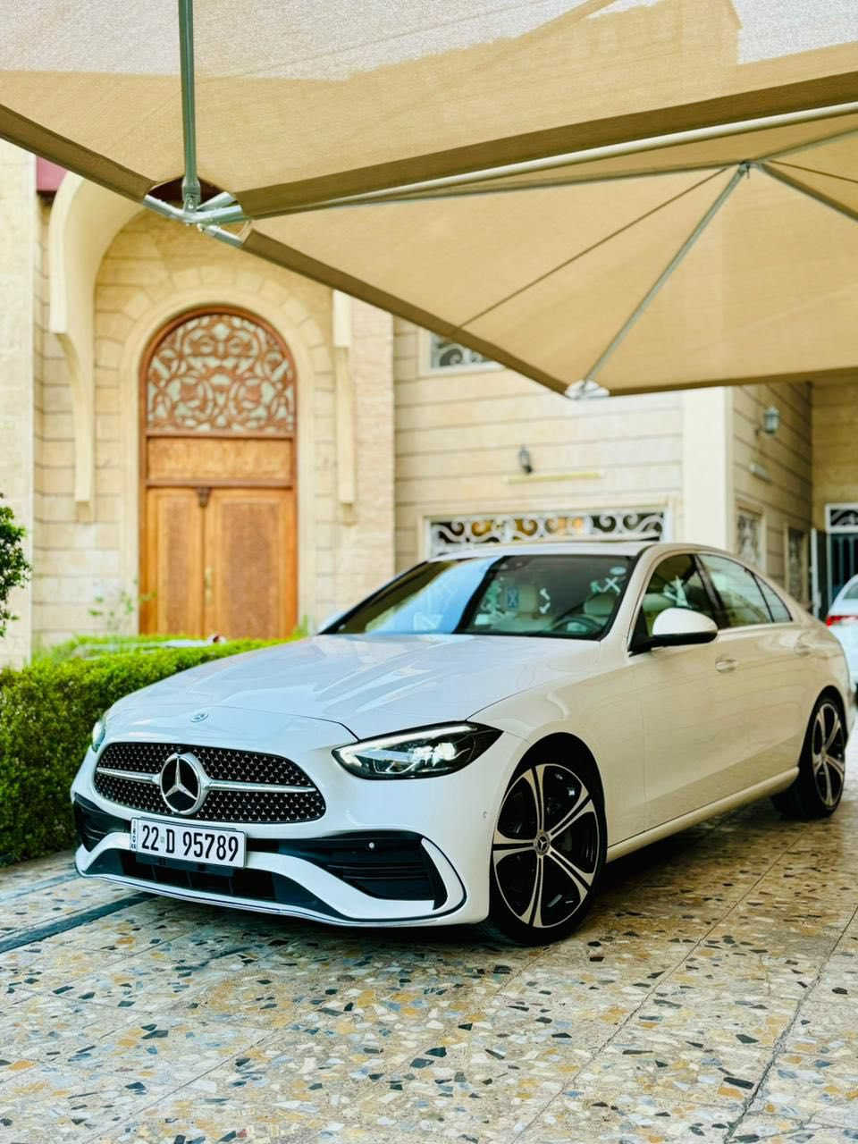 مرسيدس C300 موديل ٢٠٢٣ فول للاخير داتا شو داخل ابيض تچوه كهرباء ماشيه ٣٣ الف وارد اميركا حادثها بسيط جدا دعاميه وبارد بالبنيد اصبع وبالجاملغ ايضا بدون صبغ نهائي ولاتبديل ولا فتح رقم اربيل باسمي كامله وداخله سيرفس جديد السعر٣٤٠٠٠$ للاتصال *********** مكانها الاعظميه
