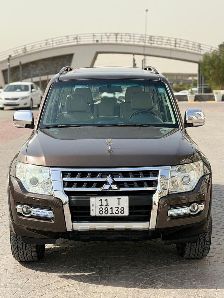 السلام عليكم 
باجيرو حبتور موديل (2017) بدون صبغ بدون حادث فول مواصفات 1/1 السياره استخدام شخصي سنويه وهزه جديده بسمي مكان السياره بغداد 

فتحه سقف 
دمام خلفي
حساسات 
كاميرا 
كشنات جلد 
السعر (175) بيه مجال بسيط للاستفسار 
(***********)
