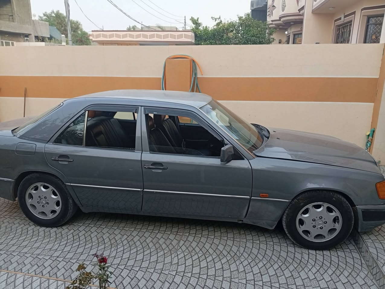 مارسيديس دب للبيع موديل 1992  محرك كير قواعد دبل  كفاله محور بطه 3000  مكاني ديالى جلولاء رقم ***********
