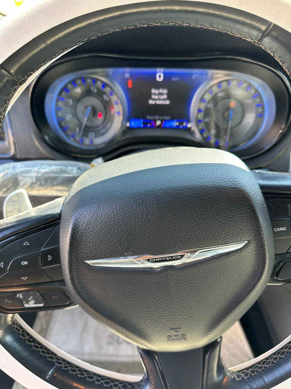 سيارة كلايسلر اوباما موديل ٢٠١٩اصل سمنتي S تو ويل انتورك
سيارة جاهزة كامله 
وارد امريكي
شاشة كار بلاي
كشنات كهرباي 
كشنات جلدابيض حرف Sحضن
تشغيل عن بعد 
لايت زنون 
كامرة خلفية 
محرك ٦سلندر 3600
كير مكينة حداده بلادي
بدون بنرامة
 ماشية 82m
رقم بغداد جديد   نكليزي 
سيارة مال بيت لا طالعة ولا شي 
سيارة حادثة دعاميات مكسرة ومصلحينهن نفسهن بارد بل جاملغ خلفي كد شبر ونص 
مكاني بغداد مدينة الصدر ***********
ملاحضة سنوية.صاقطة
