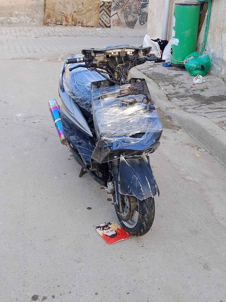 سكنس نوزل خطين 250 قفل 
دراجة كاملة من كل شي عوزها بس كفر 

مكينة مكفولة من النضوح والتبخير والصوت 

كهربائيات شغالة كلهن 

صالنصة 7 الوان رياضي 

كلج رياضي 

العنوان بغداد الشعب نهاية الفورتات 
‏‪0778 003 9422‬‏. 

اليدور مكفول لايراسلني دراجة كدام العين تفحص وتاخذ
