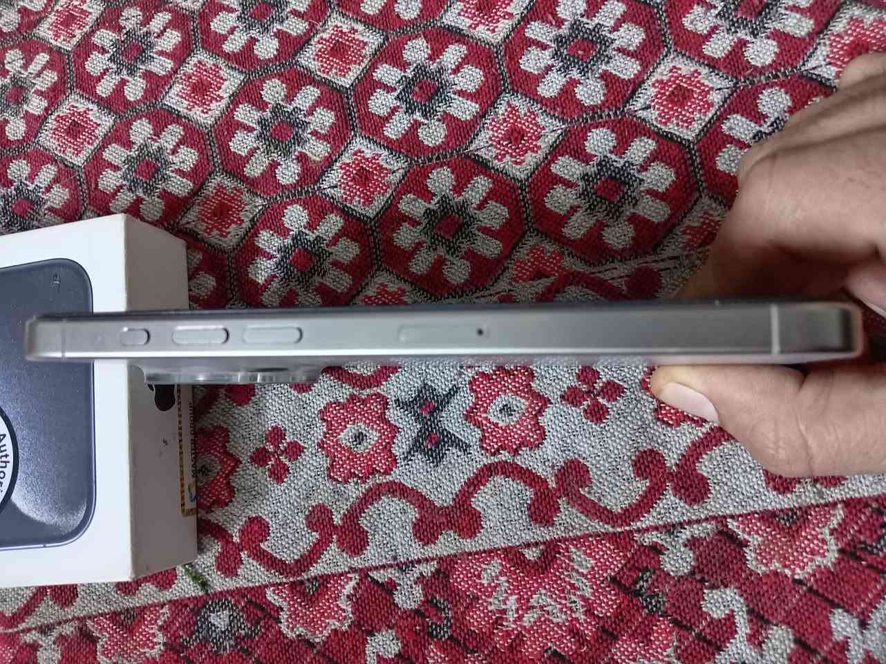 السلام عليكم ايفون 15 برو ماكس نضيف كلش ممفتوح للبيع السعر مليون و75 وبي مجال مكاني بغداد زعفرانيه ***********
