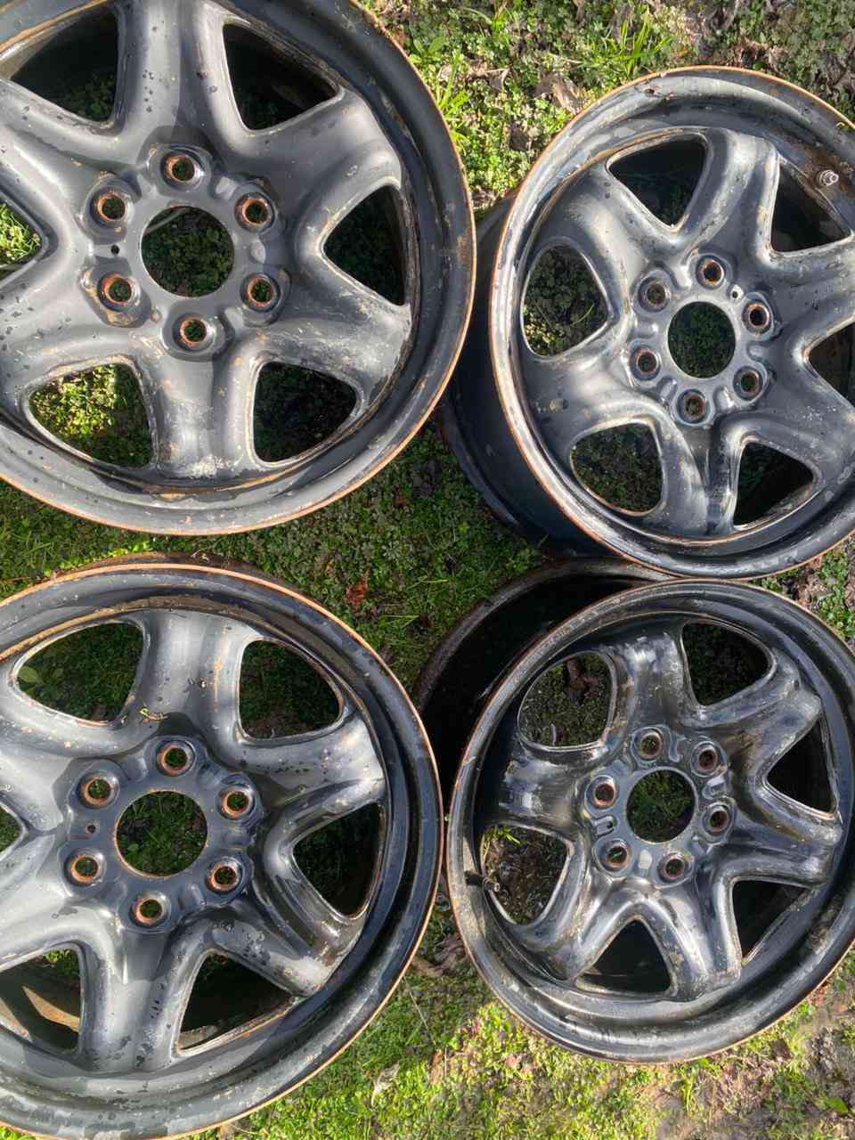 مكلف بل نشر 
للبيع ويل اترافس طخم كامل حجم 17 السعر 200 الف
مكان الويل موصل ‏   ‪***********‬‏
