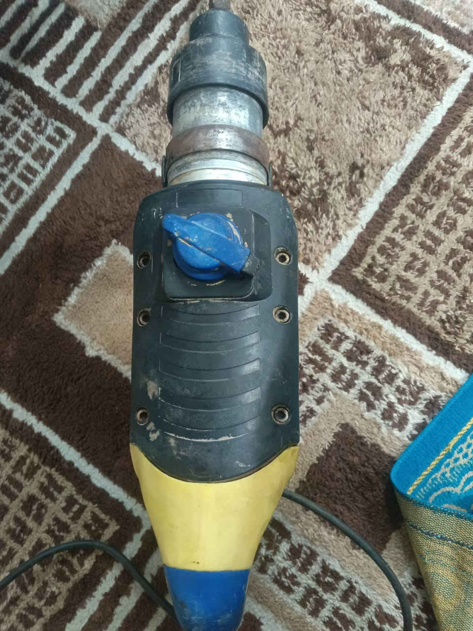 من رخصه الادمن اخوان دريل ريشان باب اول اصلي استعمال قليل ٣٠الف بغداد حي العامل شارع السكلات ***********
