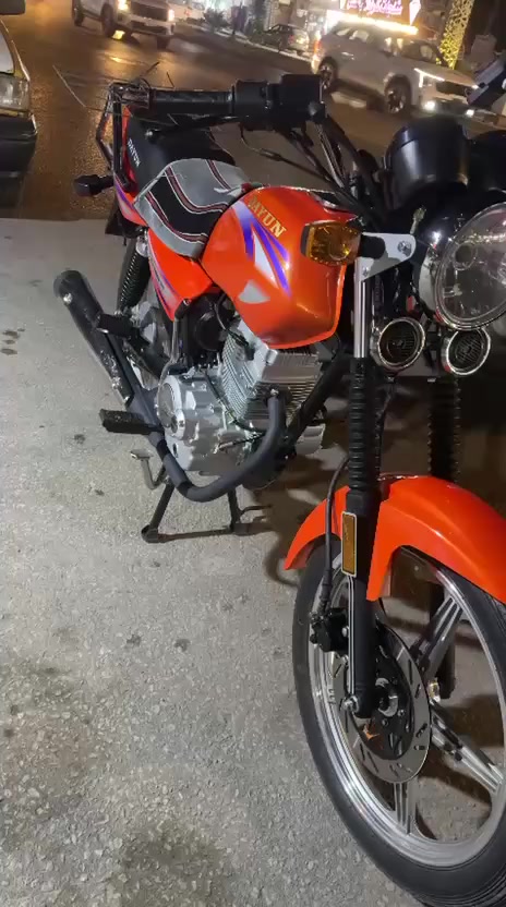 سلام عليكم دراجه ديون موديل 24 صارله شهرين من طالعه من للمعرض لبيع مستعجل توصل عل رقم***********
