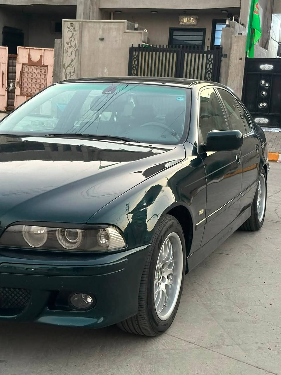 السلام عليكم
سيارة bmw صقر 
موديل 1997
حجم 528 بلادي 
سنوية جديد 
بطاقة بانزين 
سيارة فول مواصفات 
كشن تدفئة 
اربع جامات كهربائي 
سلايت 
سيارة كلين فقط صبغ عام للجمالية 
سعر 90 ورقة وبيه مجال 
مكان سيارة كركوك 
***********
