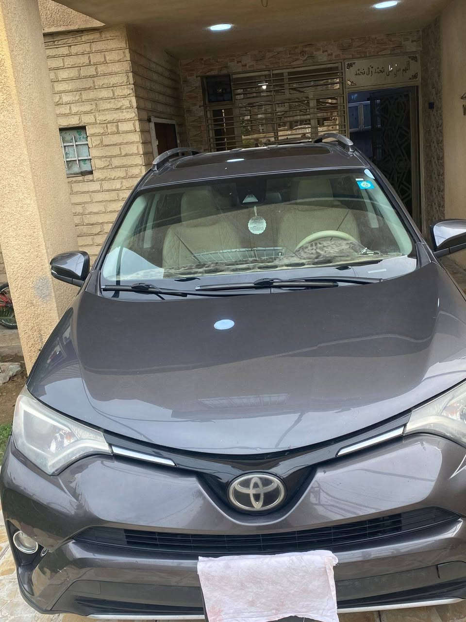 🚗 للبيع – تويوتا راف فور 2018 XLE

✅ بصمة تشغيل  
✅ فتحة سقف (سلايد)  
✅ مقاعد جلد  
✅ تدفئة مقاعد  
✅ تحكم بالستيرن  
✅ مثبت سرعة + رادار أمامي  
✅ تدفئة وتبريد  
✅ 3 أنظمة قيادة  
✅ نقاط عمياء  
✅ محرك 2500cc  
✅ منظومة زينون جديدة  

🔹 حادث خلفي (موضح بالصور + السونار)  
🔹 بجم كبس  
🔹 رقم كركوك الدولي الجديد (قابل للتحويل بأي محافظة)  
🔹 سنوية وهزة جديدة لغاية نهاية 2030  

💰 السعر: 165 وقابل للتفاوض البسيط  
🚘 سيارة نظيفة استعمال بيت  

📞 للتواصل: 7713317998


**إذا كنت صاحب هذا الإعلان وتريد حذفه لأي سبب، رجاءا أرسل رسالة إلى الدعم الفني**